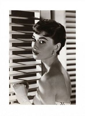 Pyramid Posters Audrey Hepburn (Żaluzje) - reprodukcja PPR40001