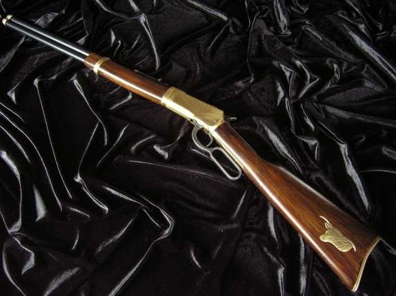 Hiszpania REPLIKA STRZELBY WINCHESTER Z GŁOWĄ BIZONA