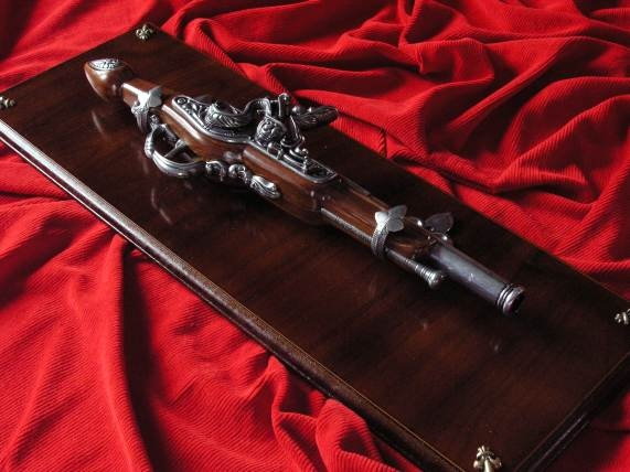 Hiszpania ORYGINALNY PISTOLET SKAŁKOWY PLUS DREWNIANE TABLO