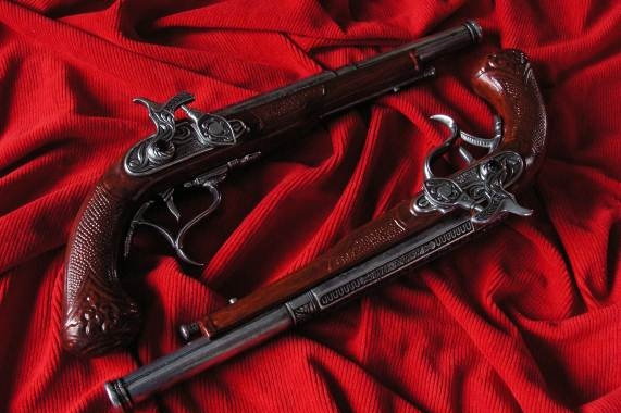 Hiszpania ZESTAW PISTOLETÓW POJEDYNKOWYCH KAPISZONOWYCH Z 1760r.