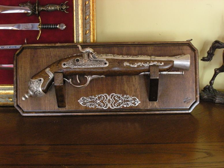 WŁOCHY DŁUGI PISTOLET KAPISZONOWY NA ZAWIESZCE