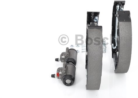 BOSCH KIT SUPERPRO, zestaw szczek hamulcowych + cylinderek hamulca koła zamontowany z tyłu, 0 204 114 130 0204114130