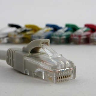 Netrack patchcord RJ45, osłonka zalewana, kat. 5e UTP, 1.5m szary BZPAT1P5