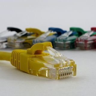 Netrack patchcord RJ45, osłonka zalewana, kat. 5e Kabel UTP 15m żółty [BZPAT15UY]
