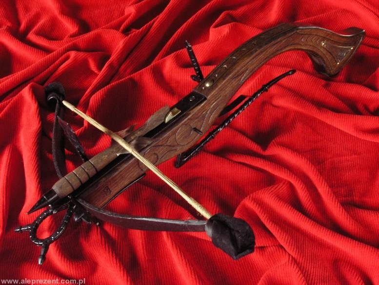 WŁOCHY HISTORYCZNA REPLIKA KUSZY PISTOLETOWEJ Z 1423r.