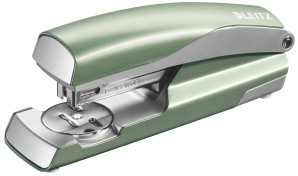 Esselte ZSZYWACZ średni metalowy LEITZ Style 30 kartek seledynowy ES1101-4