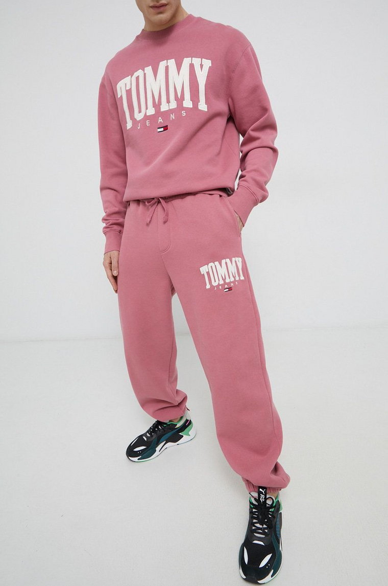 Tommy Jeans Spodnie DM0DM12548.PPYY męskie kolor różowy z aplikacją
