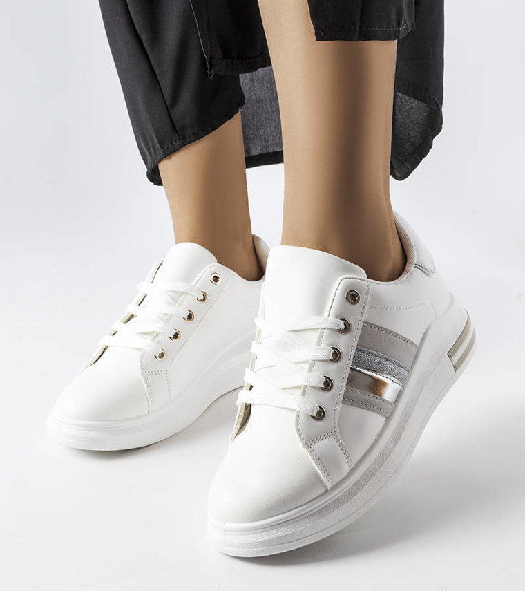 Białe sneakersy na platformie Sacaton