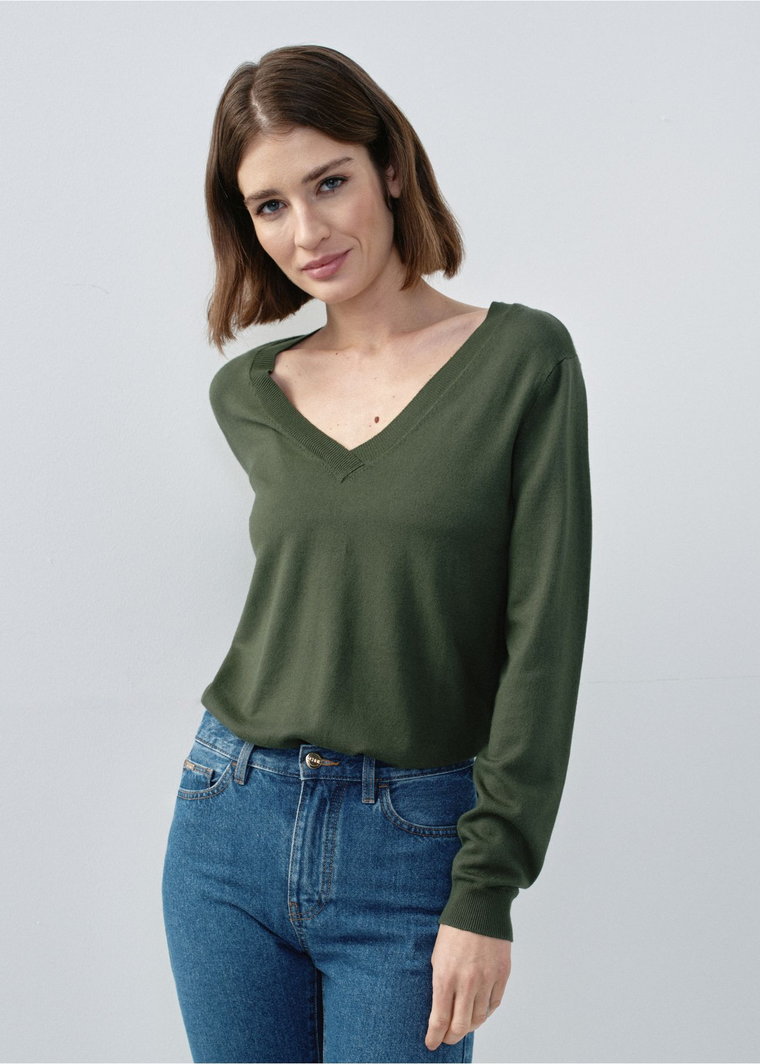 Zielony sweter z dekoltem V-neck
