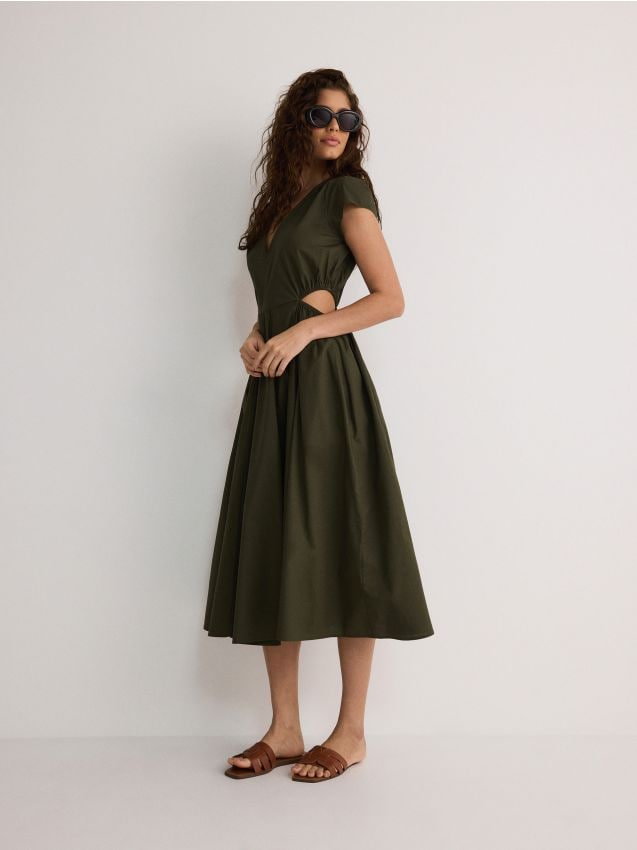 Reserved - Sukienka midi z wycięciami - oliwkowy