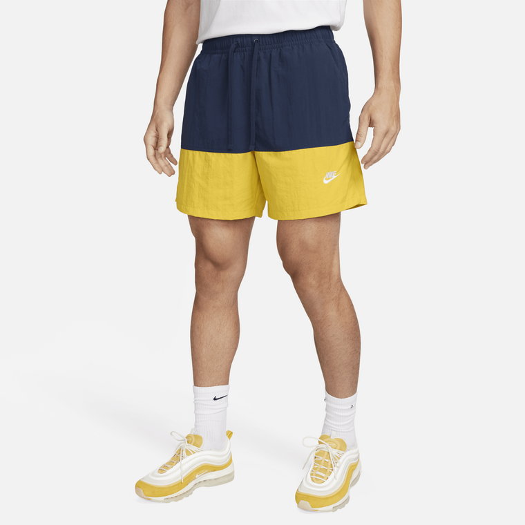 Męskie spodenki z tkaniny w kontrastowych kolorach Nike Club - Niebieski
