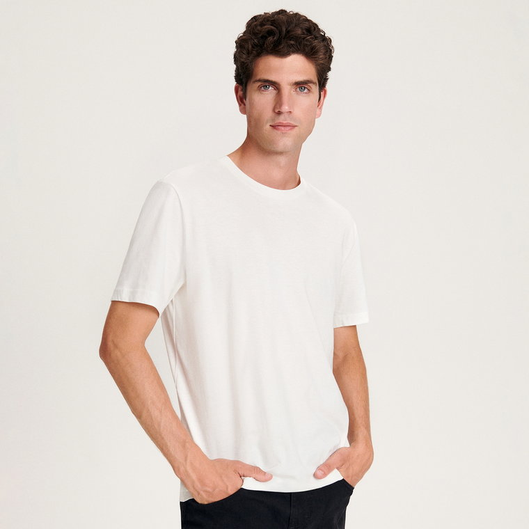 Reserved - T-shirt regular z domieszką jedwabiu - biały