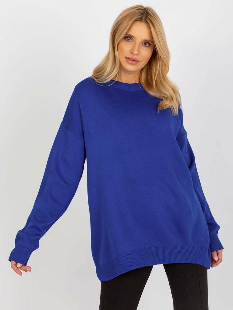Sweter oversize kobaltowy casual dekolt okrągły rękaw długi długość długa