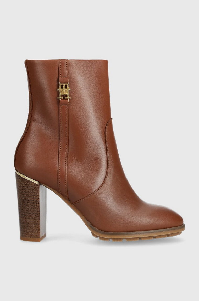 Tommy Hilfiger botki skórzane FEMININE TH HARDWARE BOOTIE damskie kolor brązowy na słupku FW0FW07540