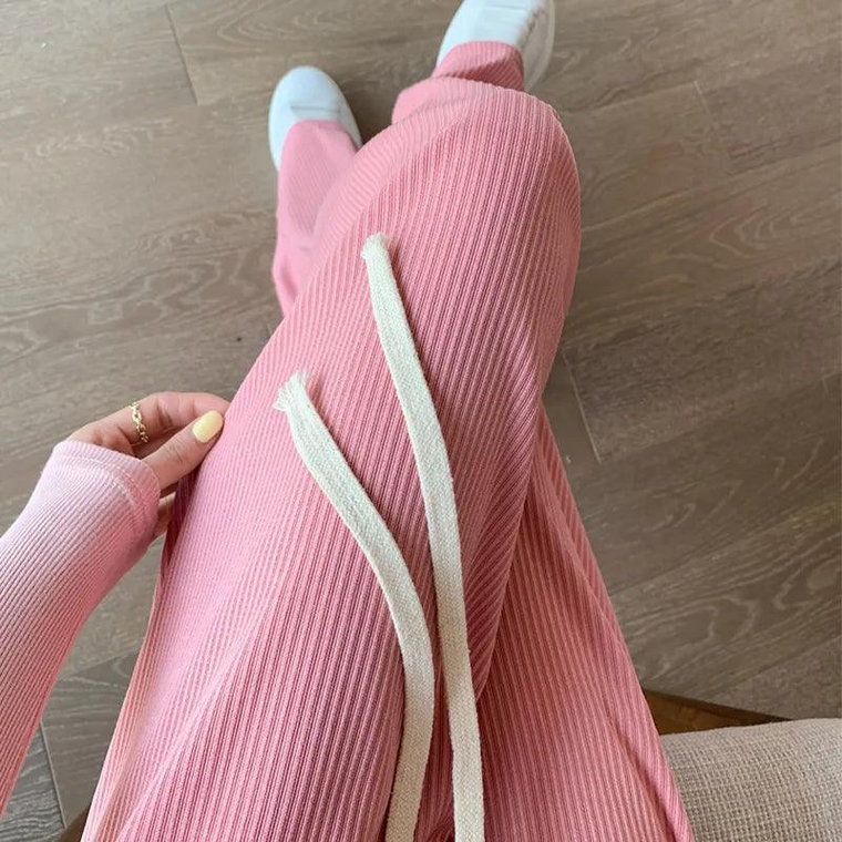 Luźne spodnie o prostej nogawce - Różowy S