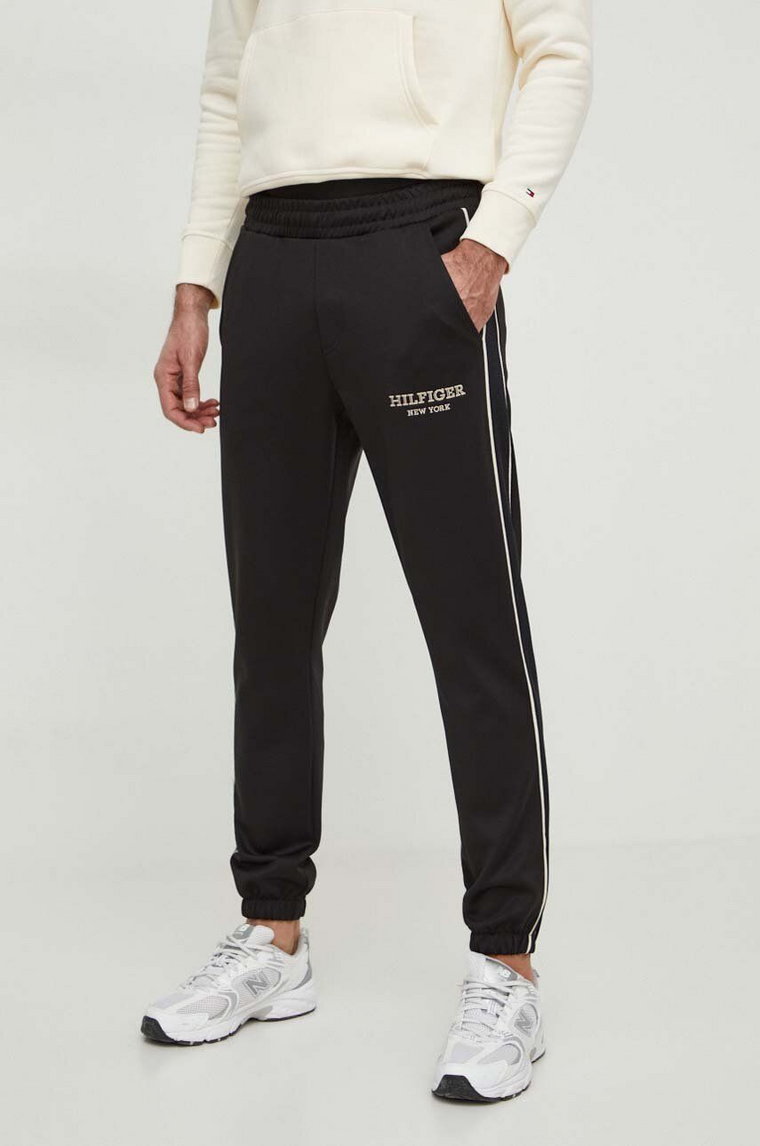 Tommy Hilfiger spodnie dresowe kolor czarny z aplikacją MW0MW33701