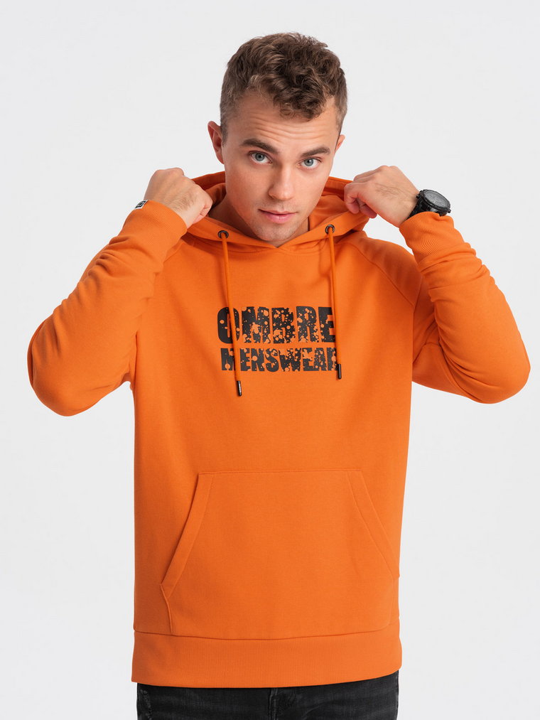 Męska bluza kangurka z kapturem i nadrukiem - pomarańczowa V1 OM-SSPS-0155