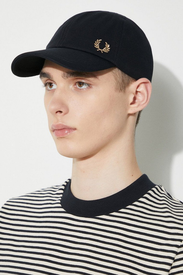 Fred Perry czapka z daszkiem bawełniana Pique Classic Cap kolor czarny z aplikacją HW6726.U78