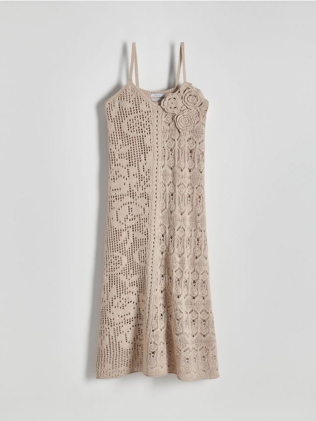 Reserved - Ażurowa sukienka midi - beżowy