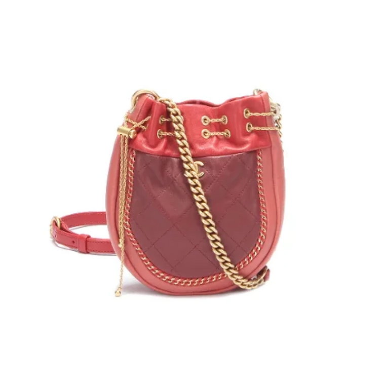 Czerwona torba wiaderkowa z lambskina pikowana na sznurku Chanel Vintage