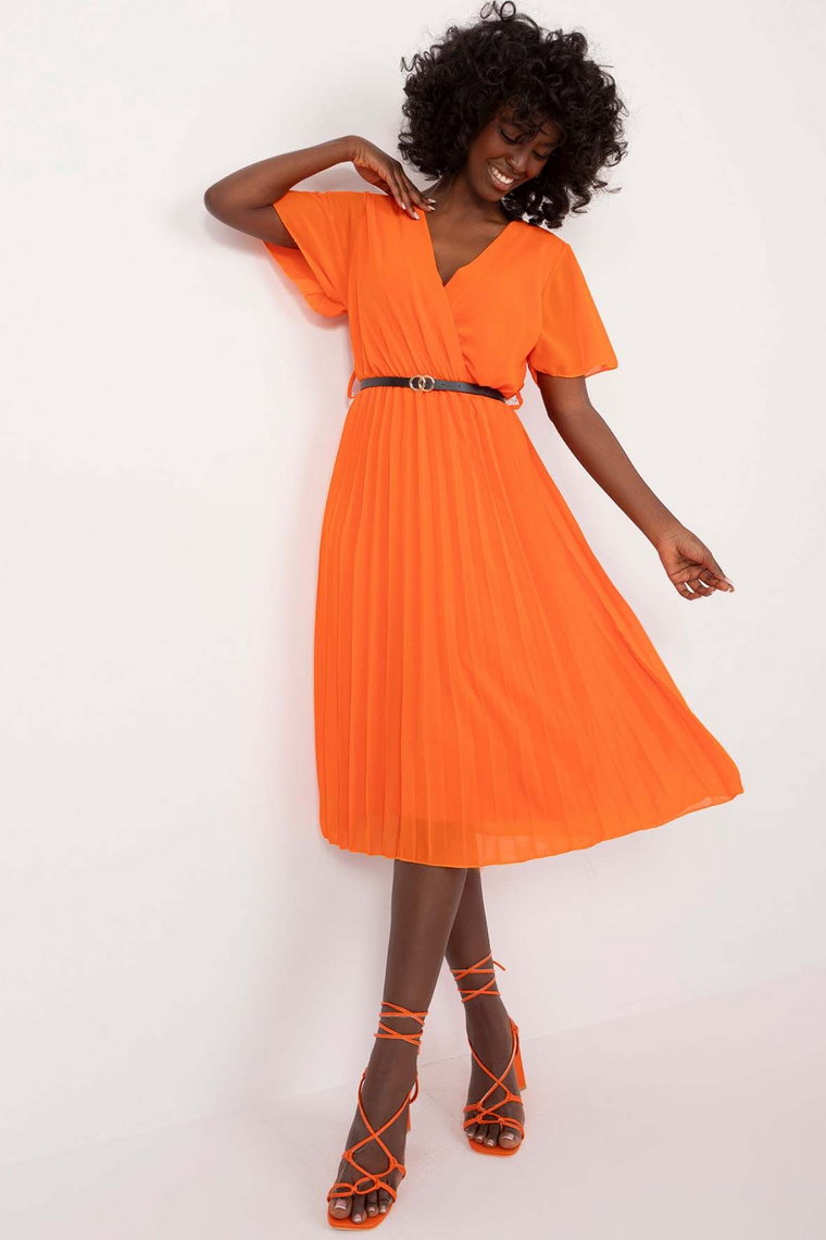 Elegancka plisowana sukienka midi z paskiem- pomarańczowa