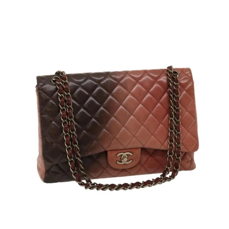 Używana różowa skórzana torebka Chanel z klapką Chanel Vintage