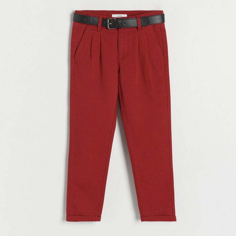 Reserved - Spodnie chino z paskiem - czerwony