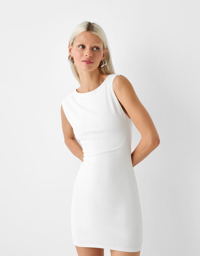 Bershka Sukienka Mini Z Fakturą I Odkrytymi Plecami Kobieta S Biały