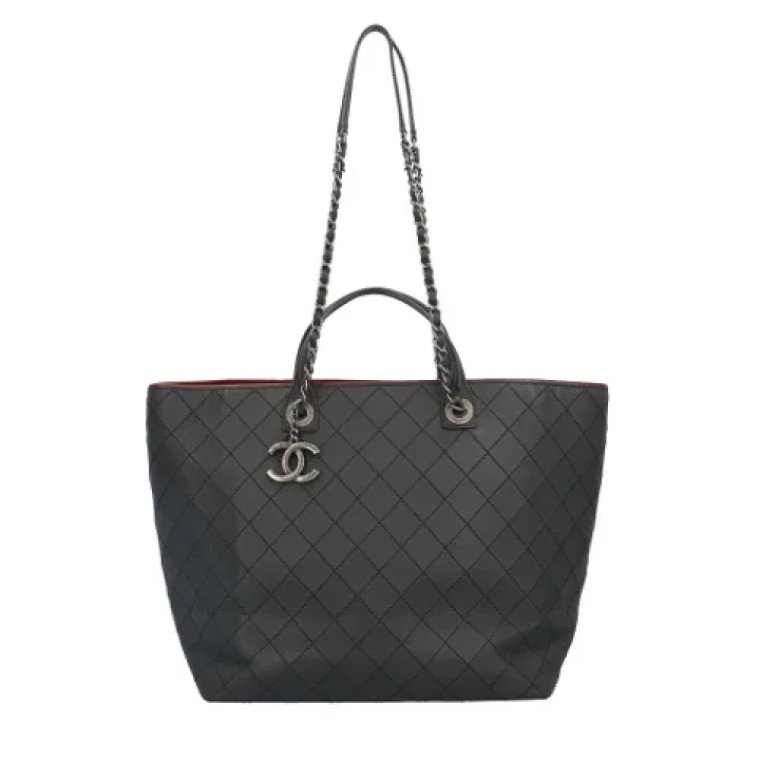 Pre-owned Leather shoppers Chanel Vintage