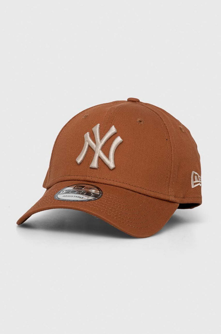 New Era czapka z daszkiem bawełniana kolor brązowy z aplikacją NEW YORK YANKEES