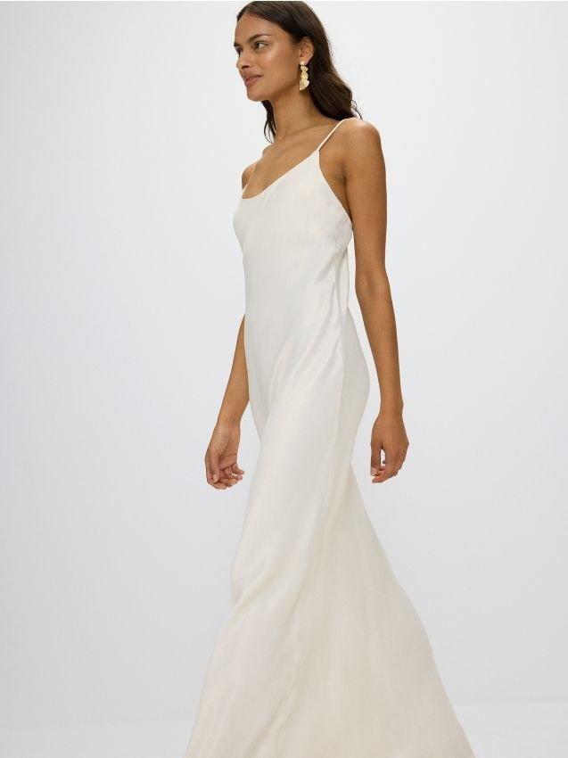Reserved - Satynowa sukienka maxi w wiskozy - biały