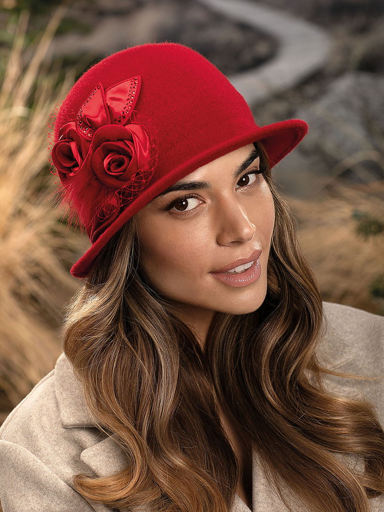 Czerwony kapelusz wełniany z kwiatami 3D L'AF Revata