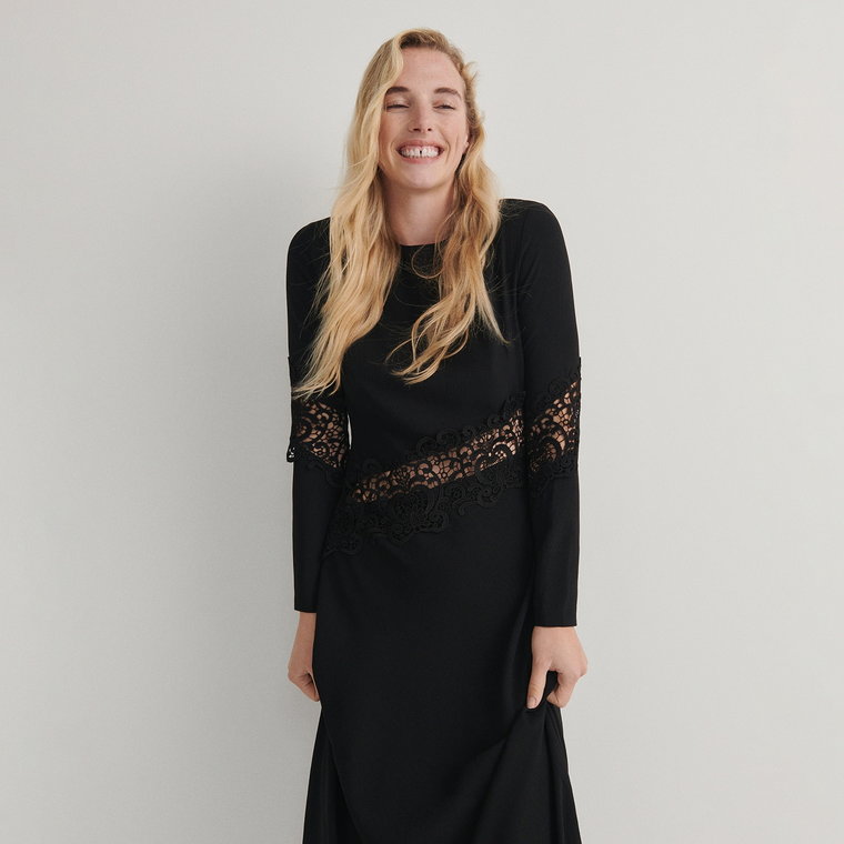 Reserved - Sukienka z ozdobną aplikacją - czarny