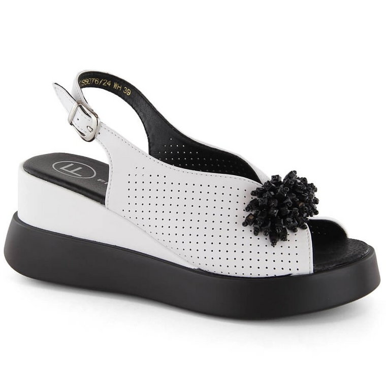 Skórzane sandały damskie na koturnie z koralikami białe Filippo DS6076