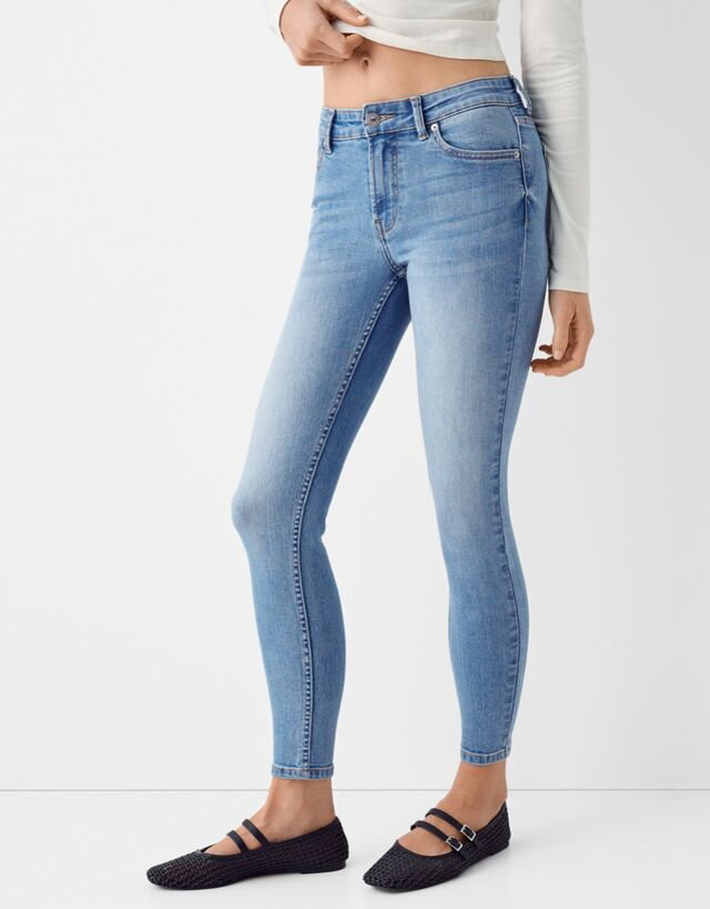 Bershka Jeansy Skinny Fit Z Niskim Stanem Kobieta 36 Wyblakły Niebieski