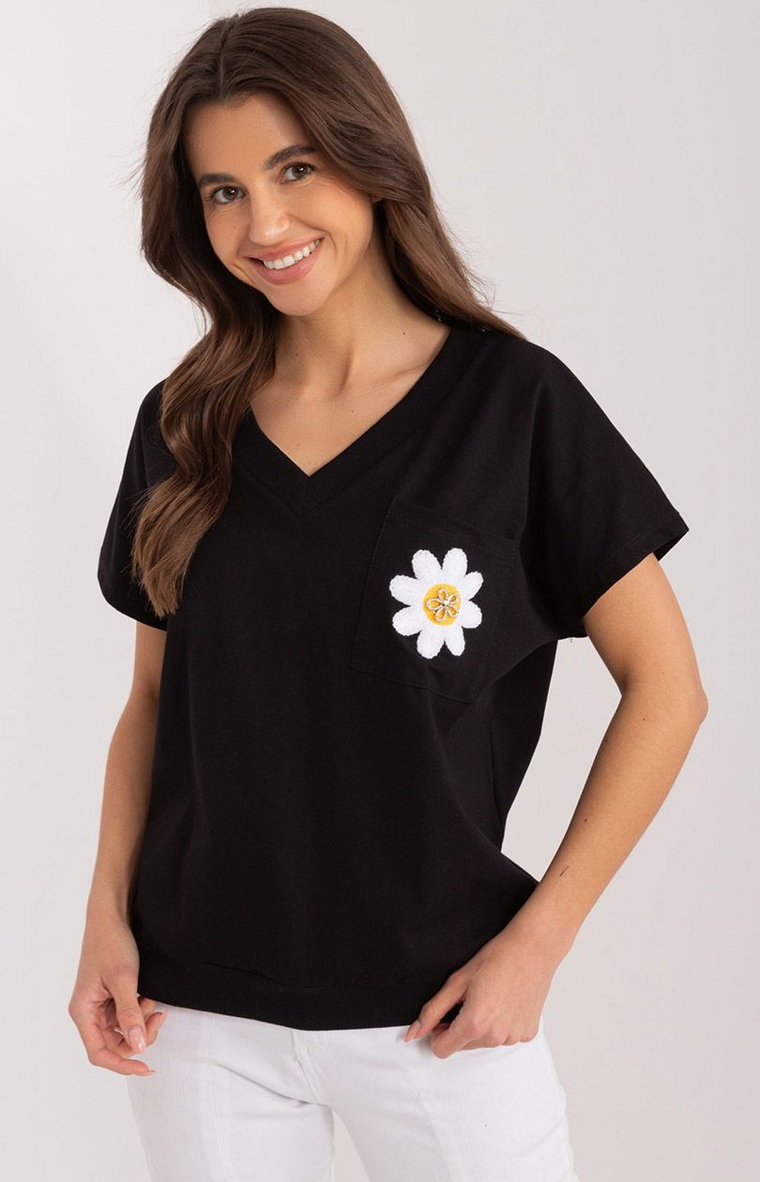 Czarna bluzka damska z kwiatkiem RV-BZ-9626.28, Kolor czarny, Rozmiar S/M, Rue Paris