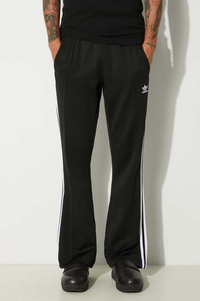 adidas Originals spodnie dresowe Adicolor 70s Track Pant kolor czarny z aplikacją IZ4807