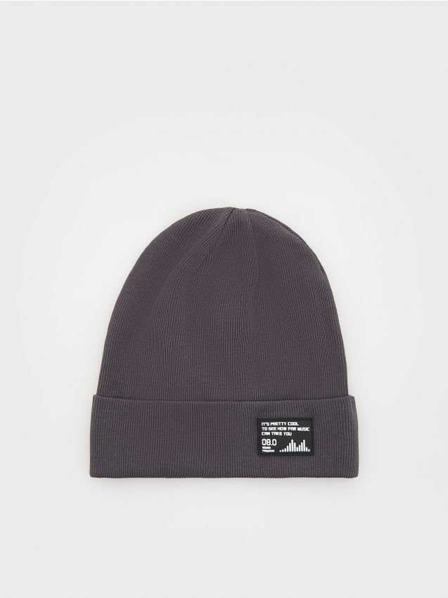 Reserved - Czapka beanie z naszywką - ciemnoszary