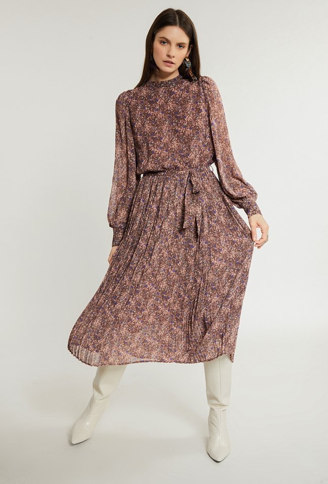 Zwiewna sukienka midi z plisowanym dołem