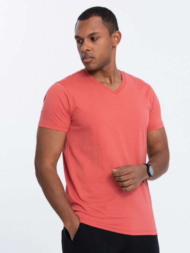 Bawełniana klasyczna męska koszulka z dekoltem w serek BASIC - różowa V12 OM-TSBS-0145