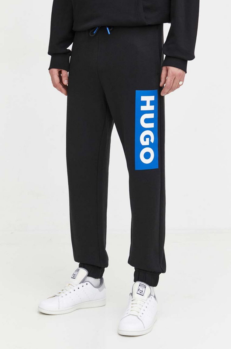 Hugo Blue spodnie dresowe bawełniane kolor czarny z nadrukiem 50522365