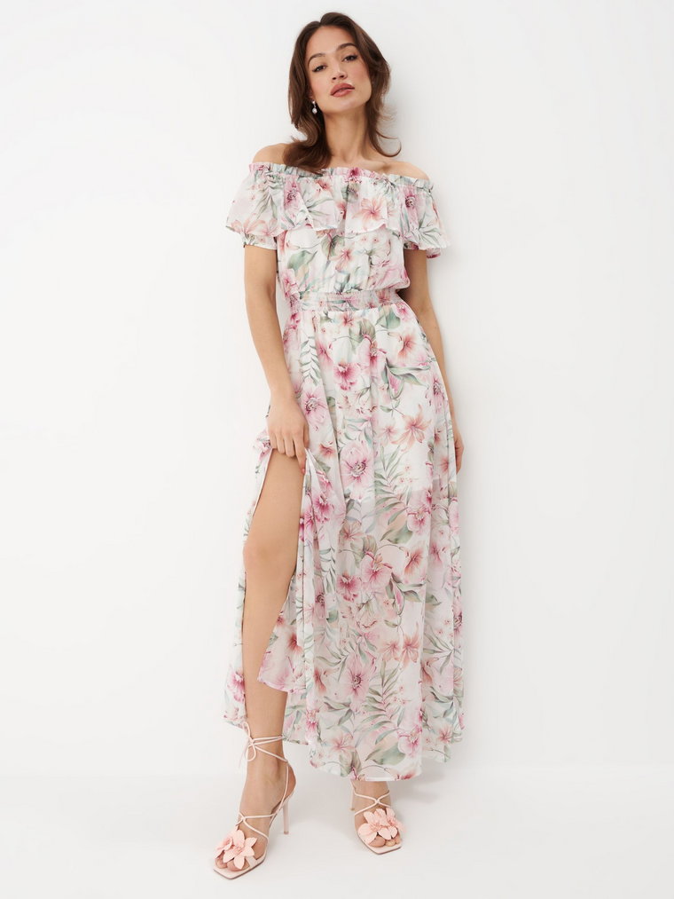 Mohito - Maxi sukienka z hiszpańskim dekoltem - pastelowy różowy