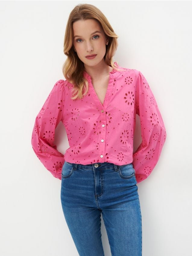 Mohito - Różowa bluzka z angielskim haftem - różowy