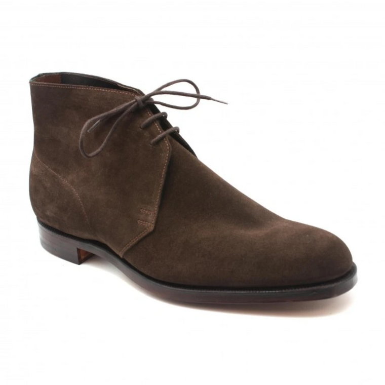 Ciemnobrązowe Chukka zamszowe (Szerokość D) Crockett & Jones