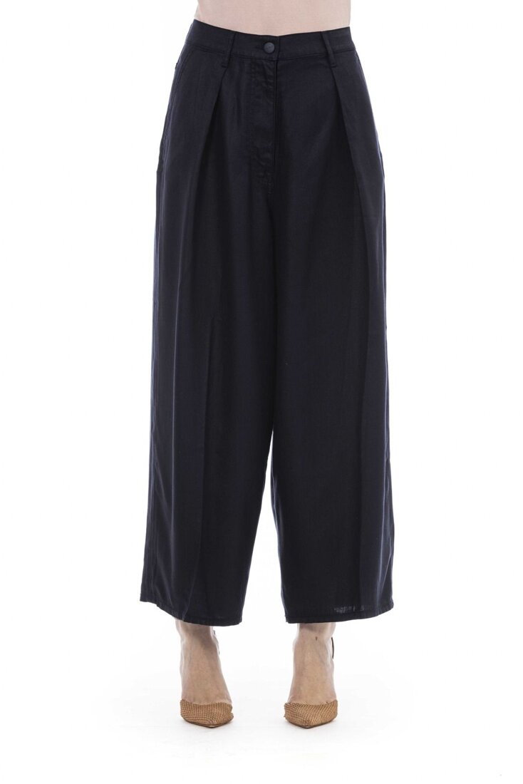 Spodnie marki Jacob Cohen model DORIS F_01175 W1 kolor Czarny. Odzież damska. Sezon: