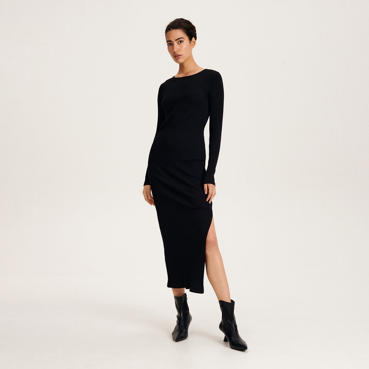 Reserved - Dzianinowa sukienka z wycięciem - czarny