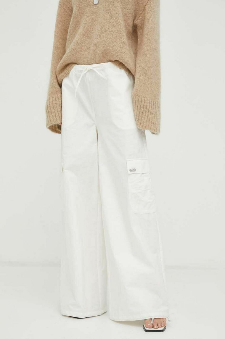 Résumé spodnie damskie kolor biały fason cargo high waist