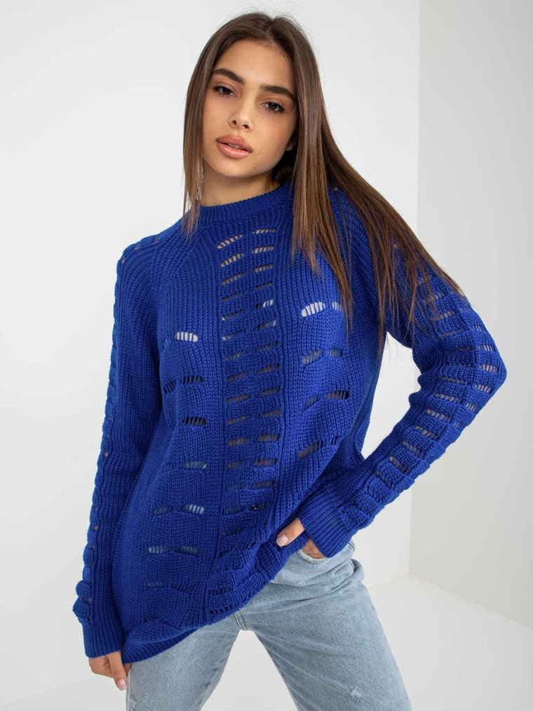 Sweter oversize kobaltowy casual ażurowy dekolt okrągły rękaw długi długość długa