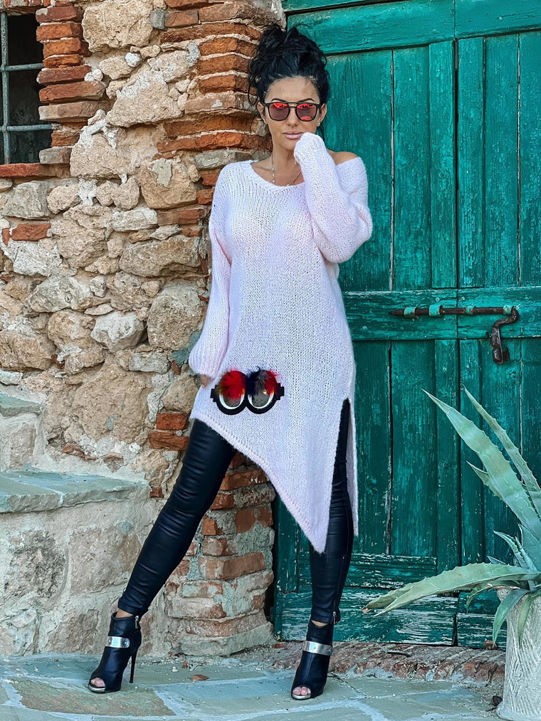 Sweter damski asymetryczny z okularami ZOCCO pudrowy róż