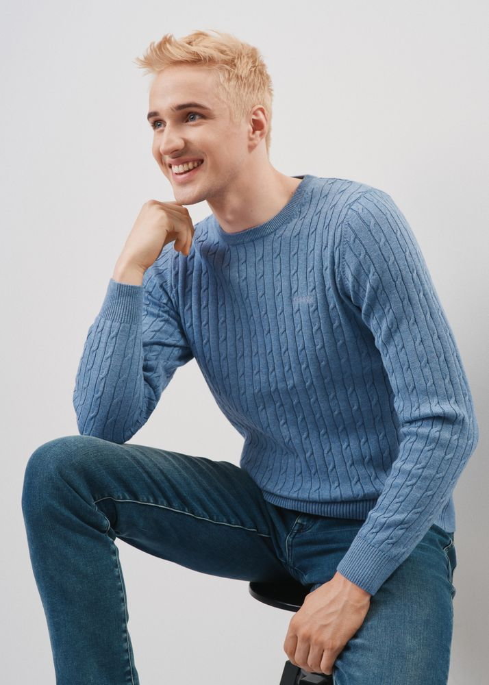 Bawełniany niebieski sweter męski
